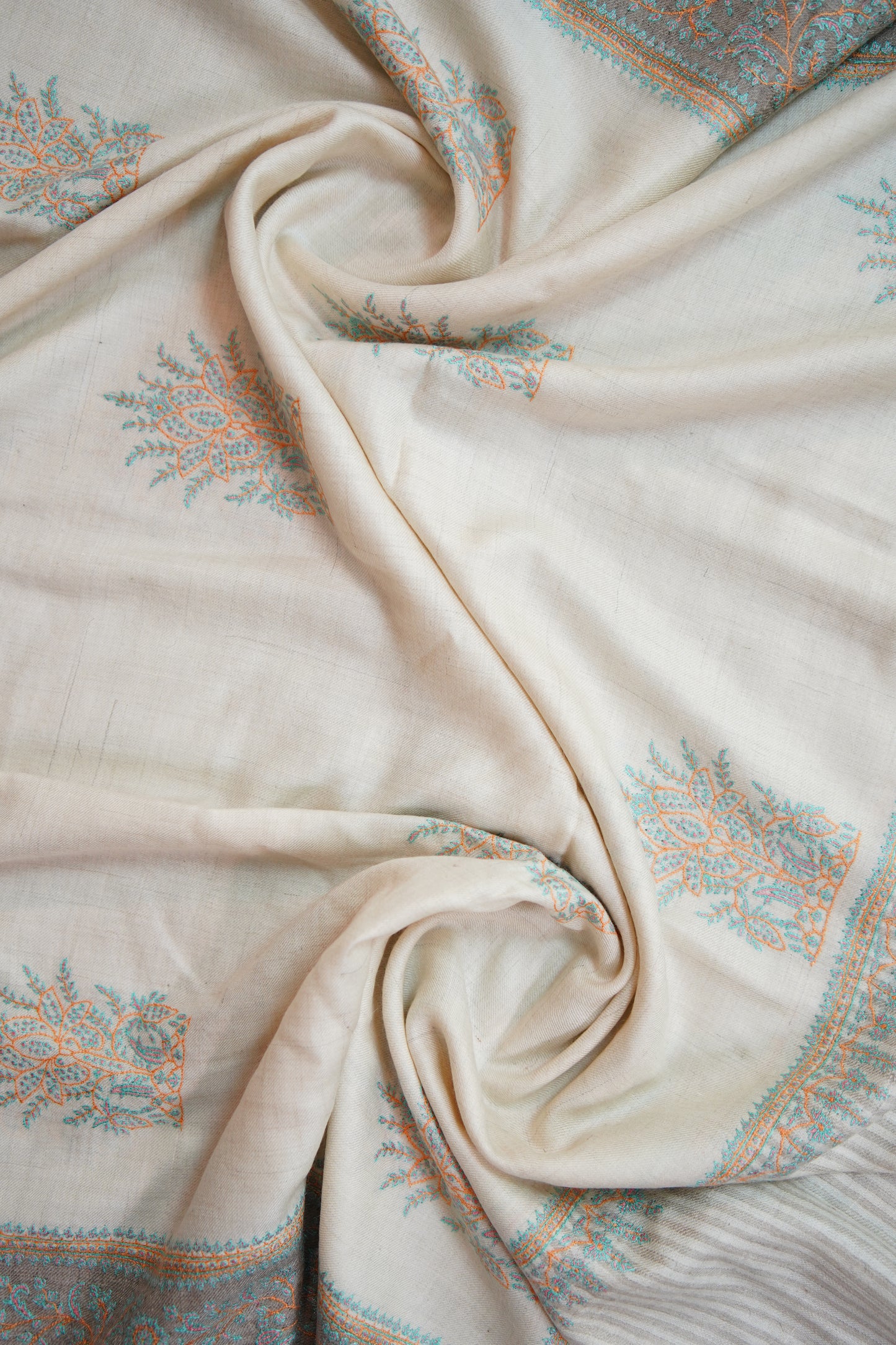 white GI butis embroidery pashmina shawl 0001