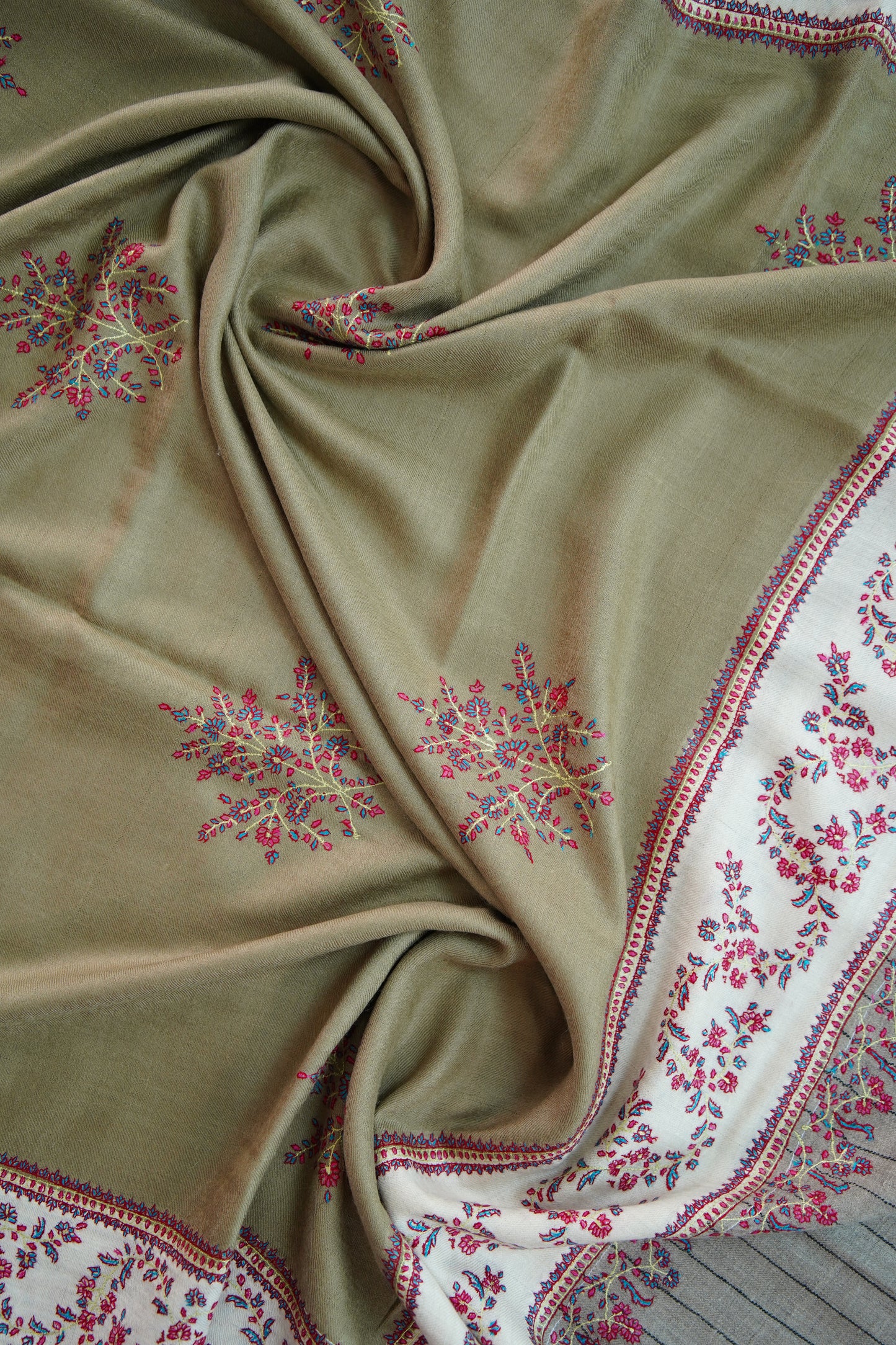 tri-colour GI embroidery pashmina shawl 0031