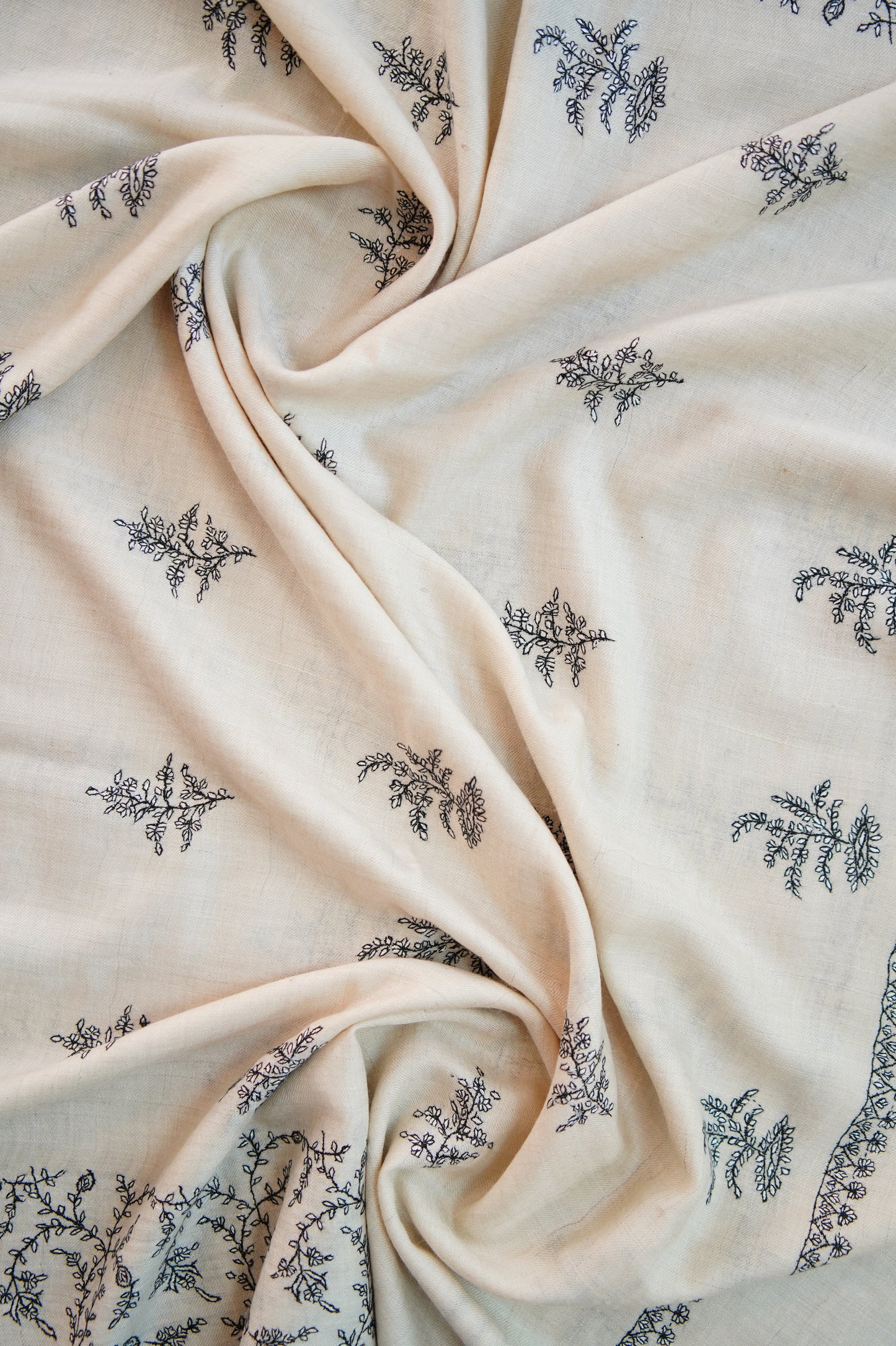 off-white GI butis embroidery pashmina shawl 0094
