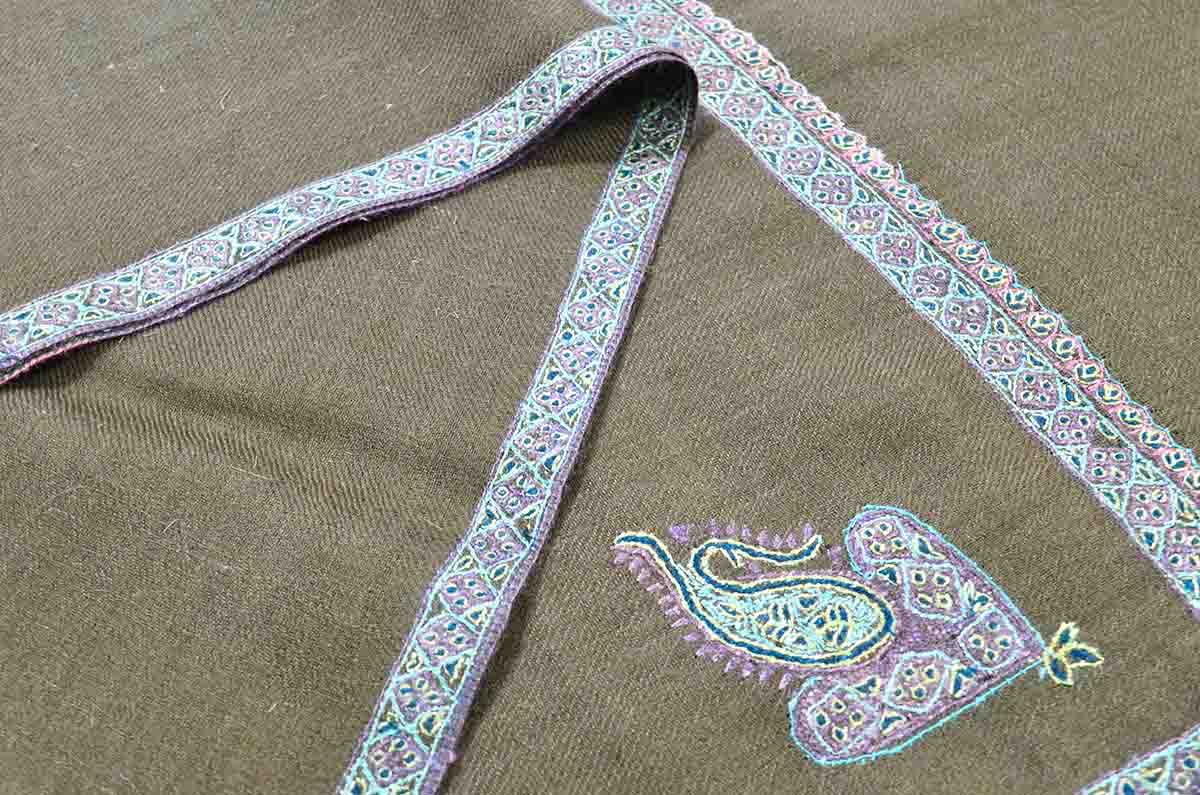 small embroidery shawl - 4921