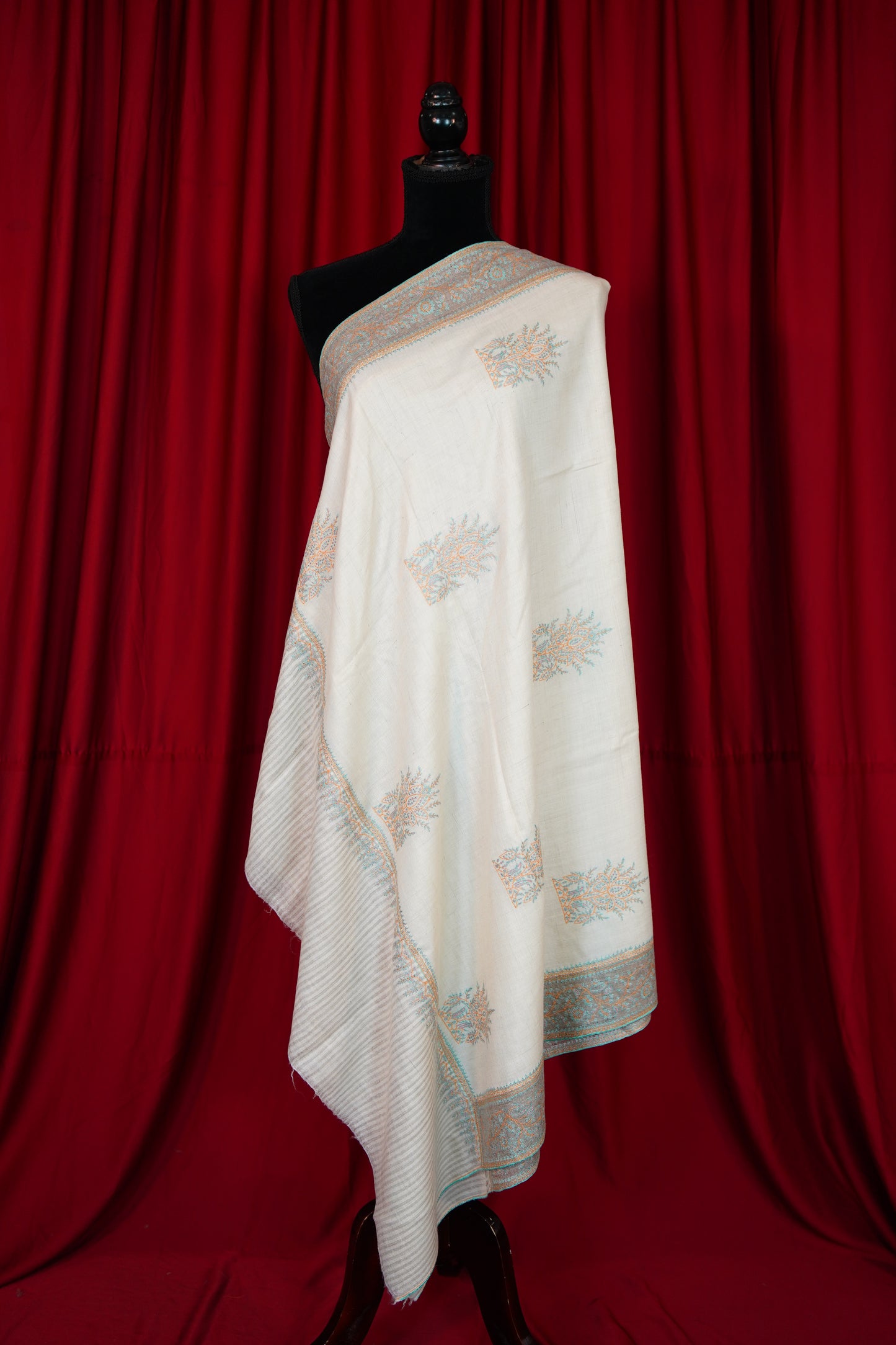 white GI butis embroidery pashmina shawl 0001