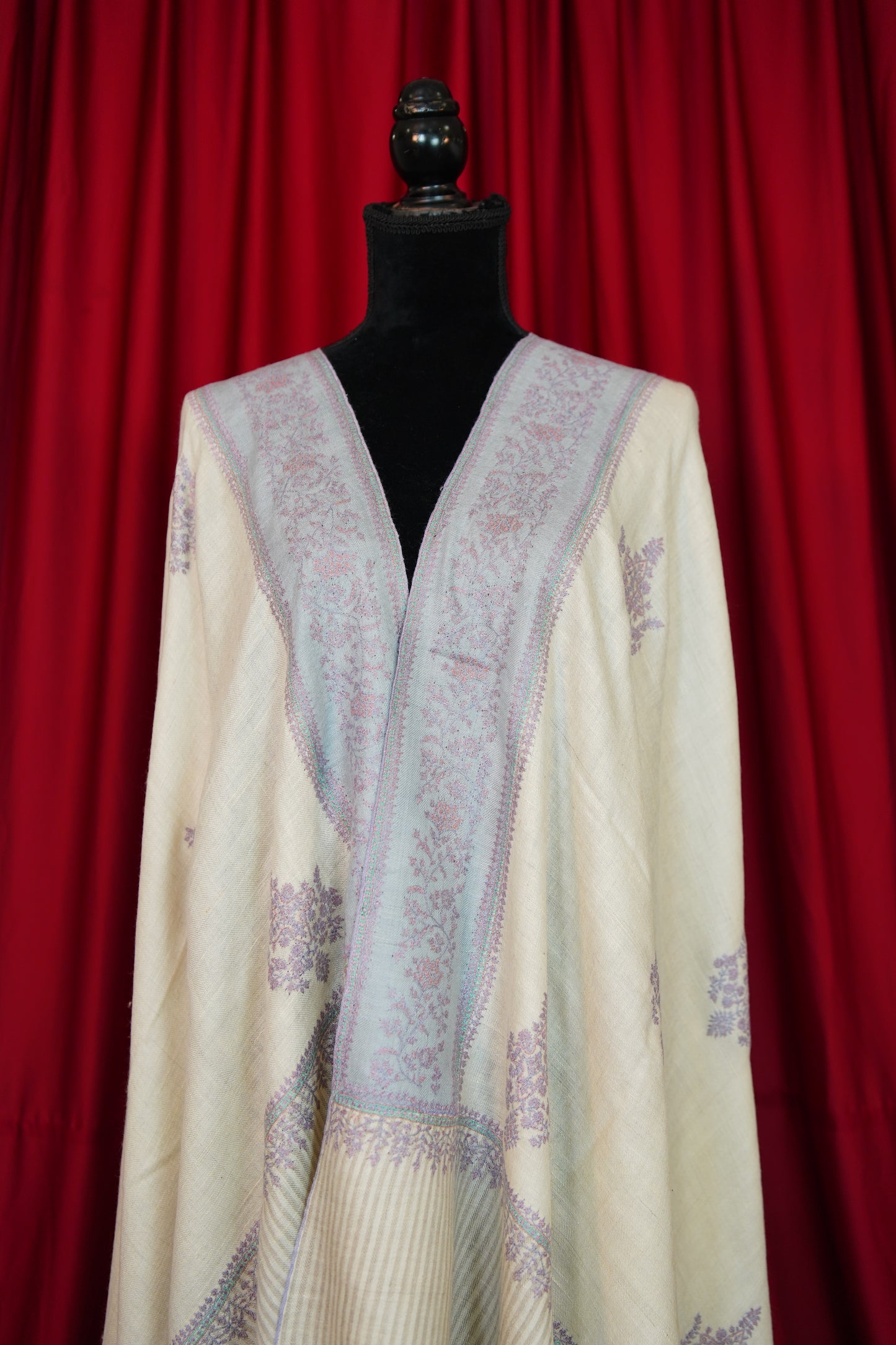 white GI butis embroidery pashmina shawl 0004