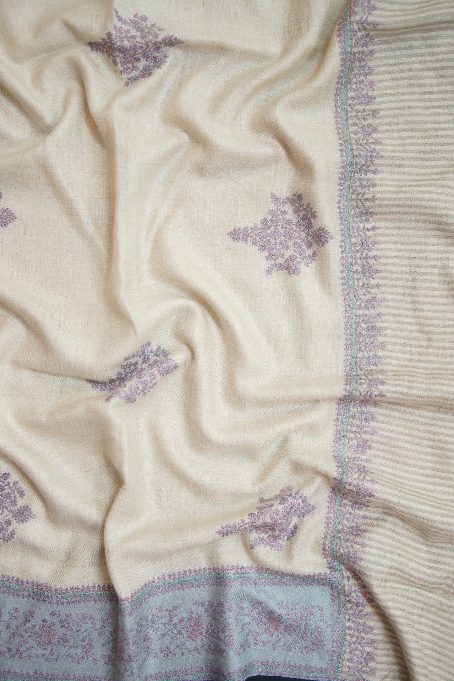 white GI butis embroidery pashmina shawl 0004
