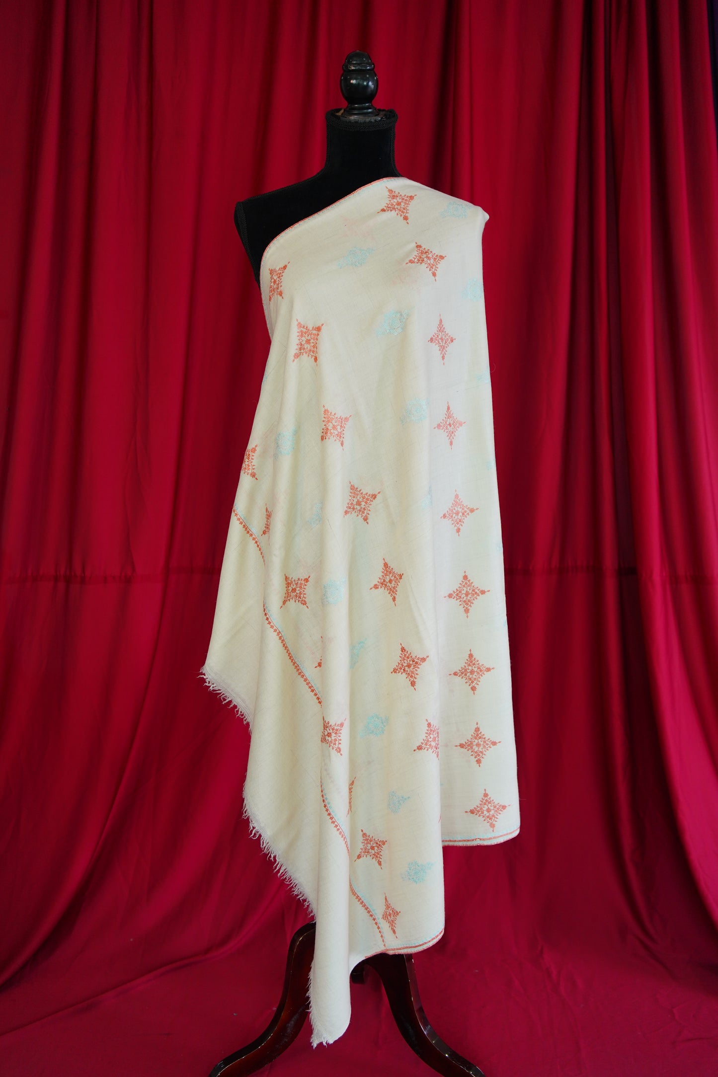 white butis GI embroidery pashmina shawl 0027