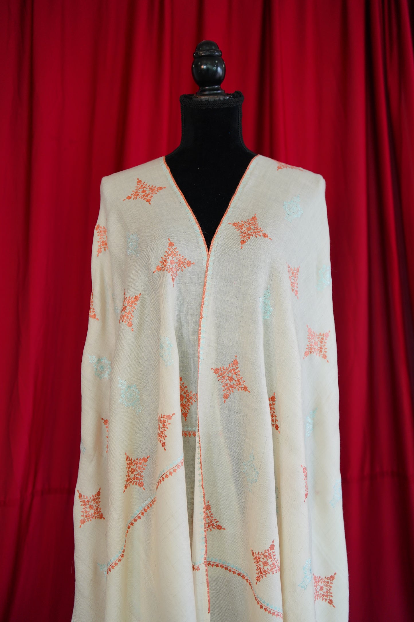 white butis GI embroidery pashmina shawl 0027