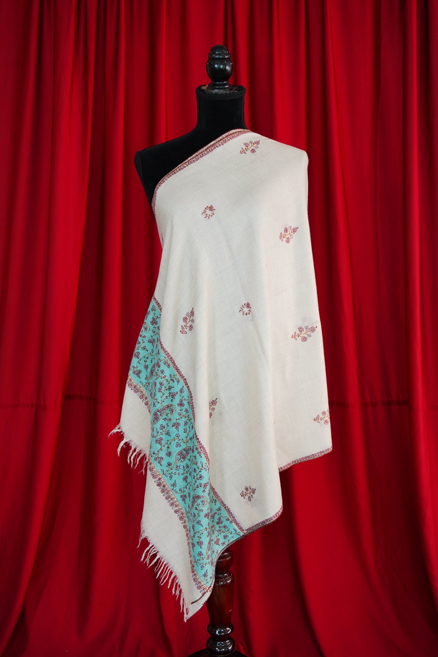 white GI butis embroidery pashmina stole 0039