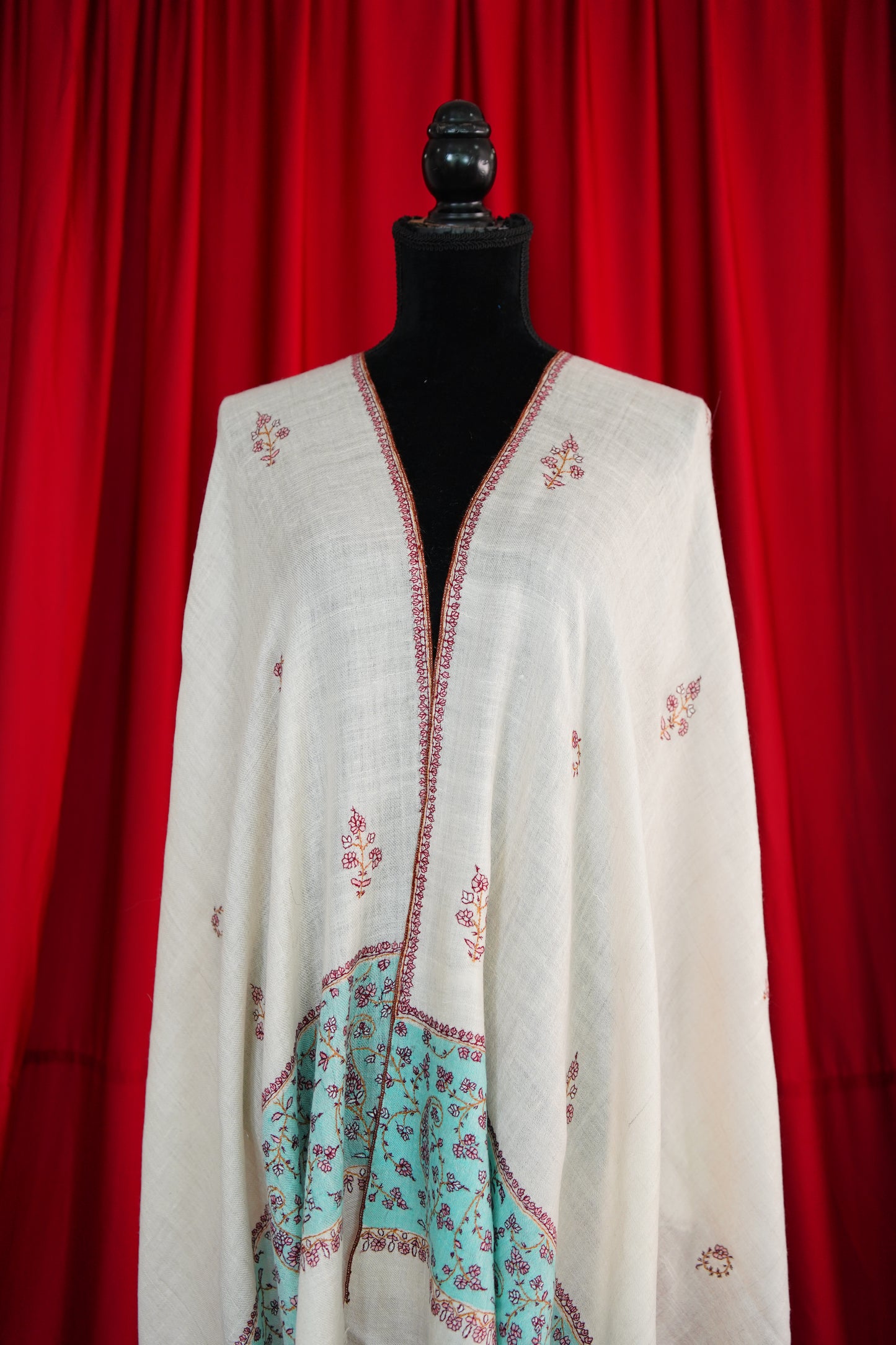 white GI butis embroidery pashmina stole 0039