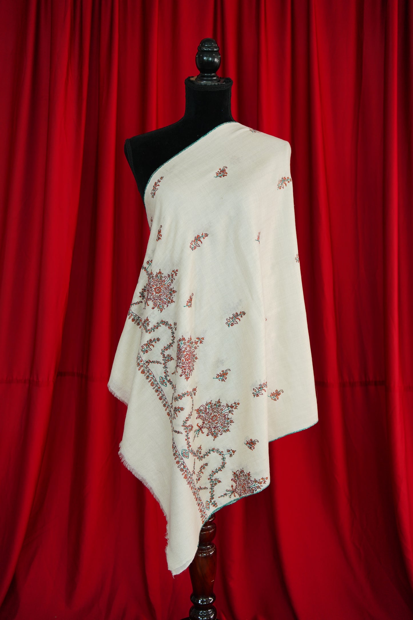 white GI butis embroidery pashmina stole 0042