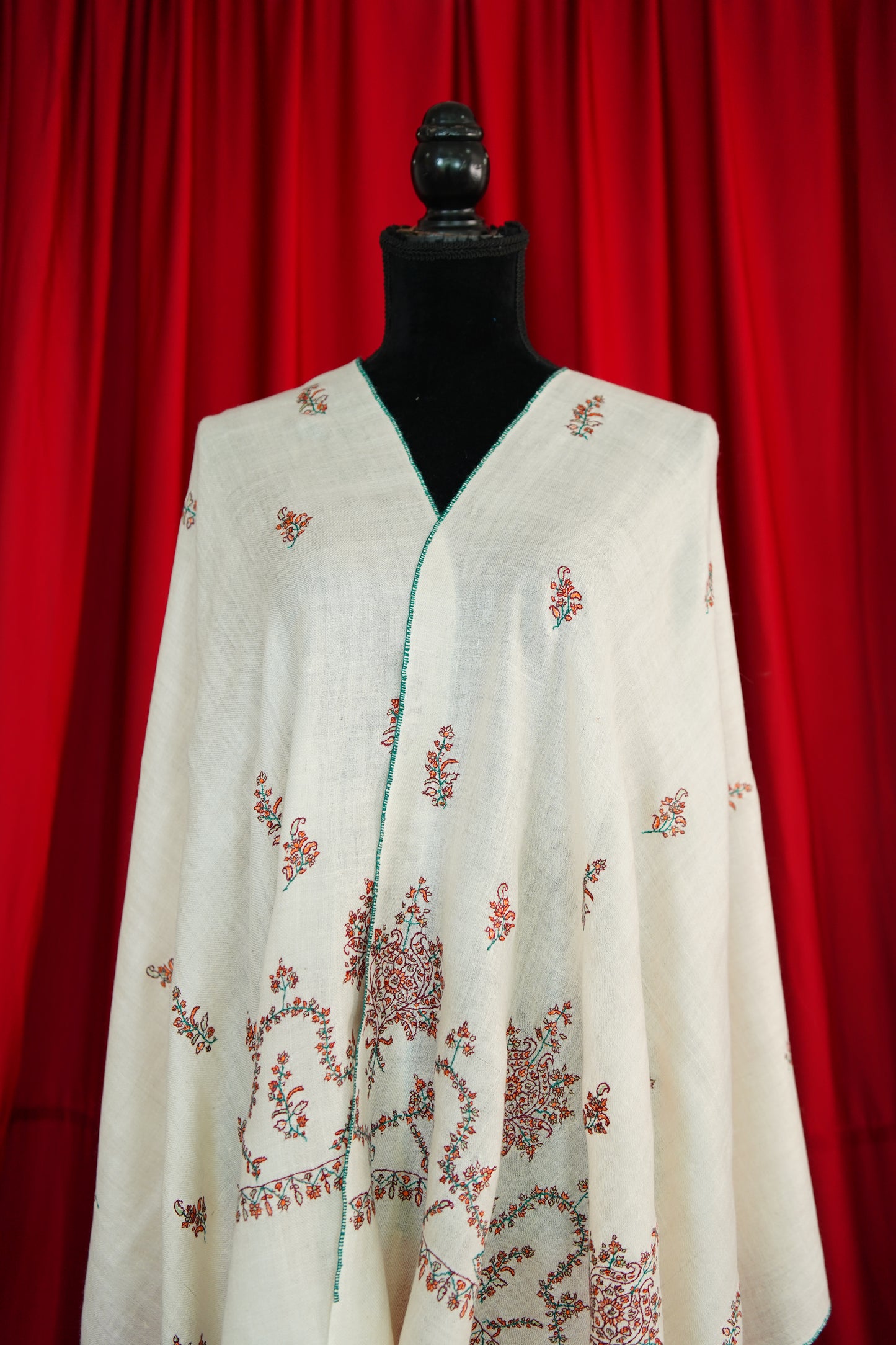white GI butis embroidery pashmina stole 0042