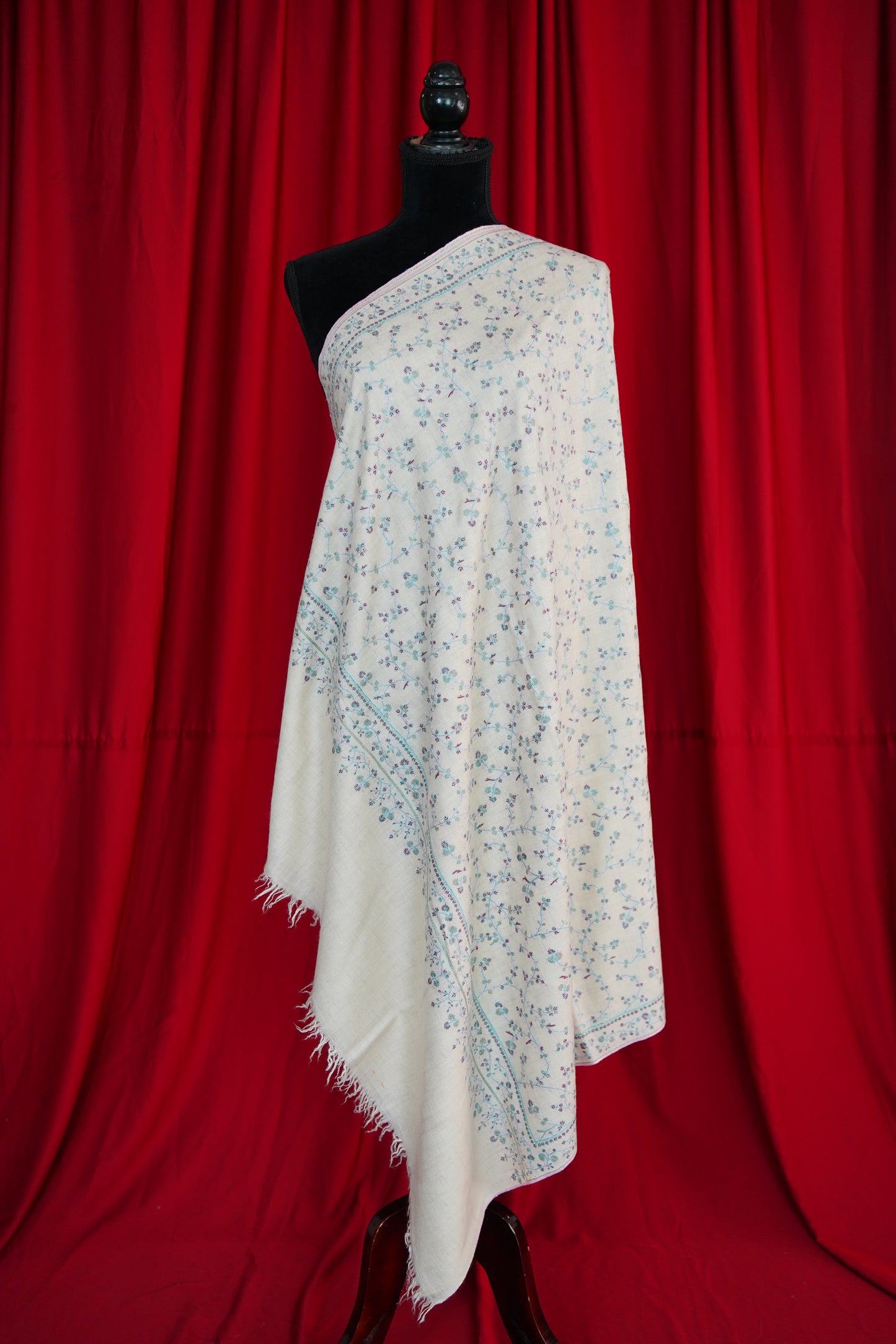 white GI jaali embroidery pashmina shawl 0075