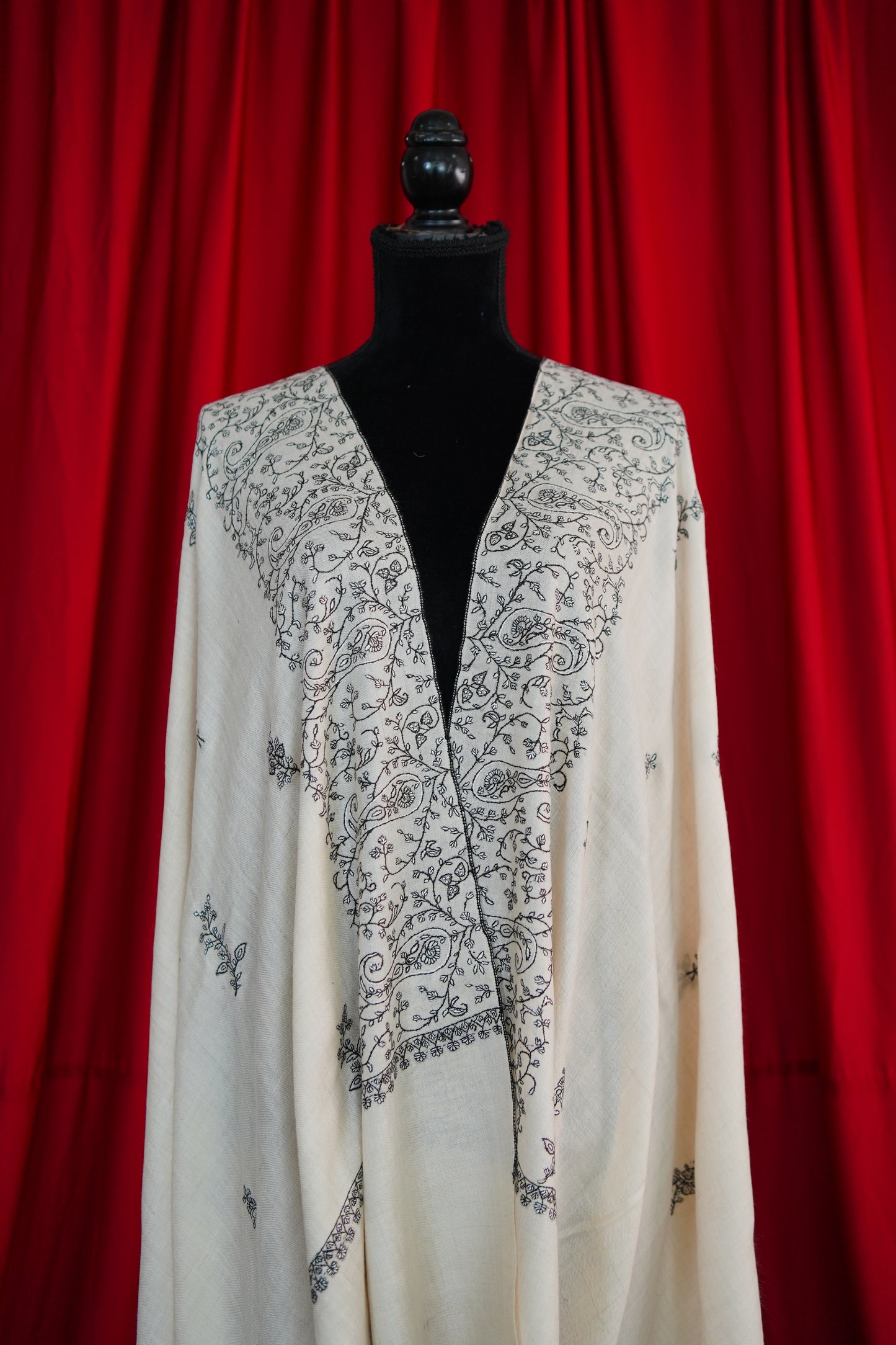 white GI butis embroidery pashmina shawl 0082