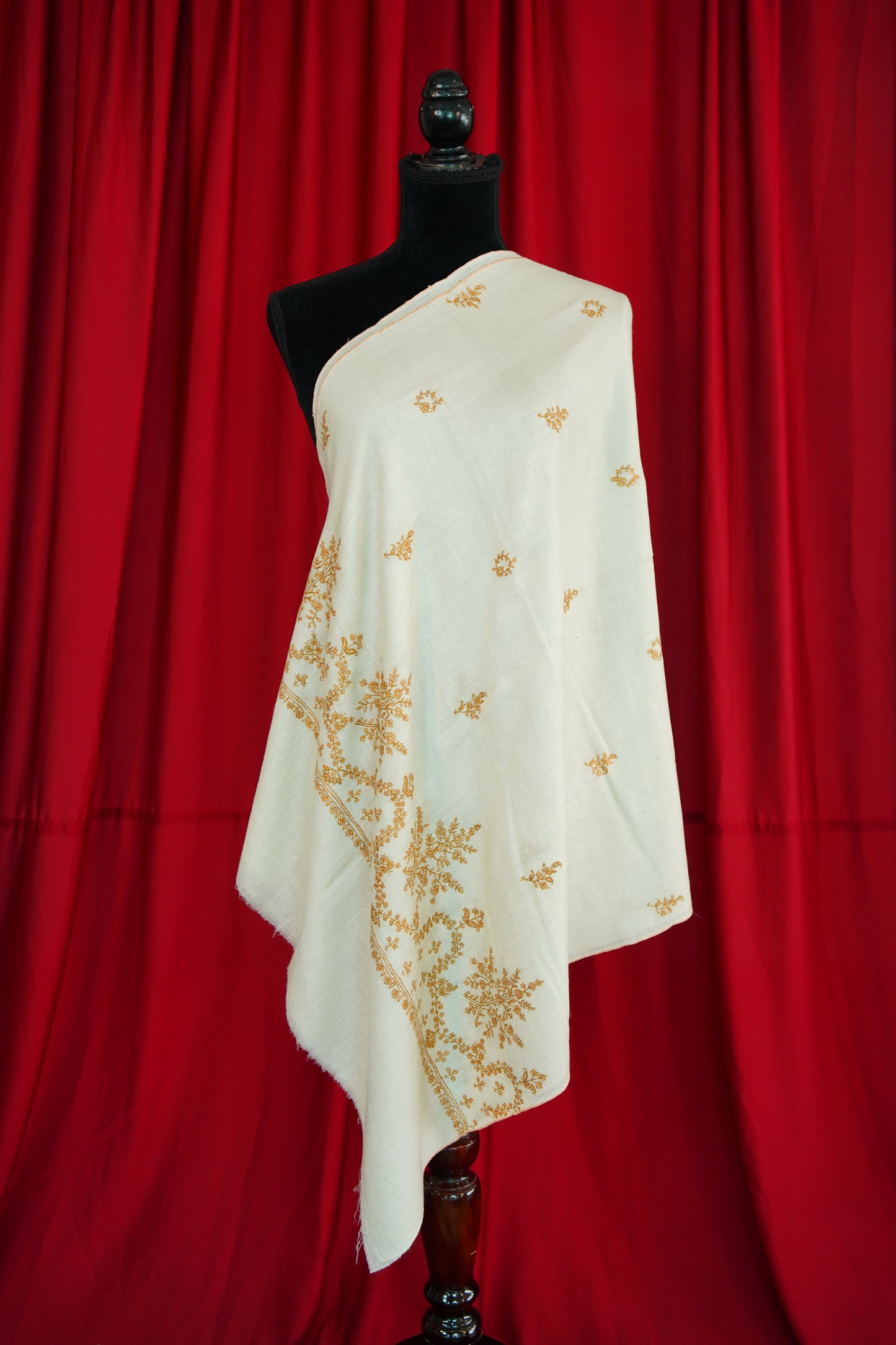 white GI butis embroidery pashmina stole 0097