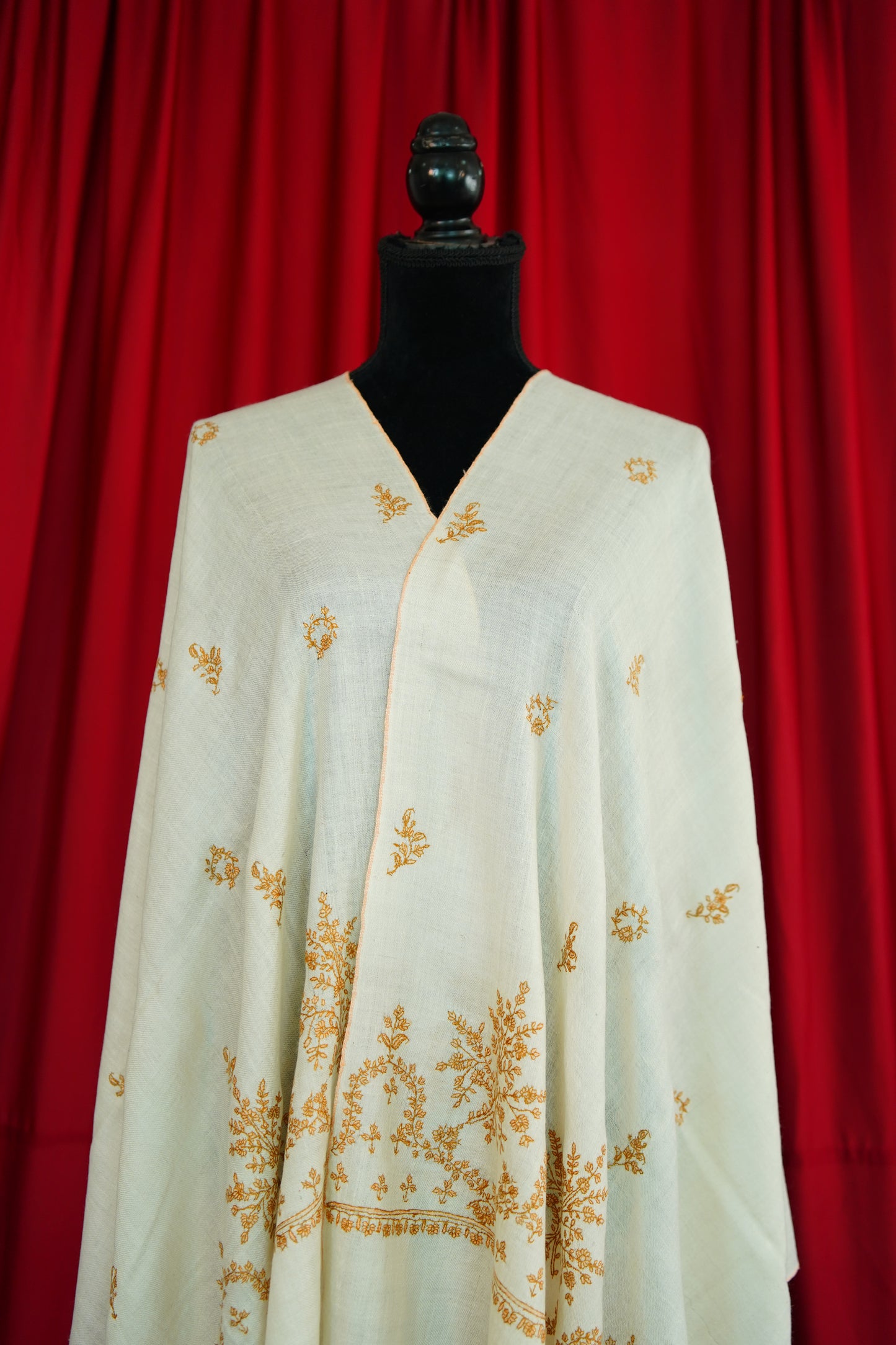 white GI butis embroidery pashmina stole 0097