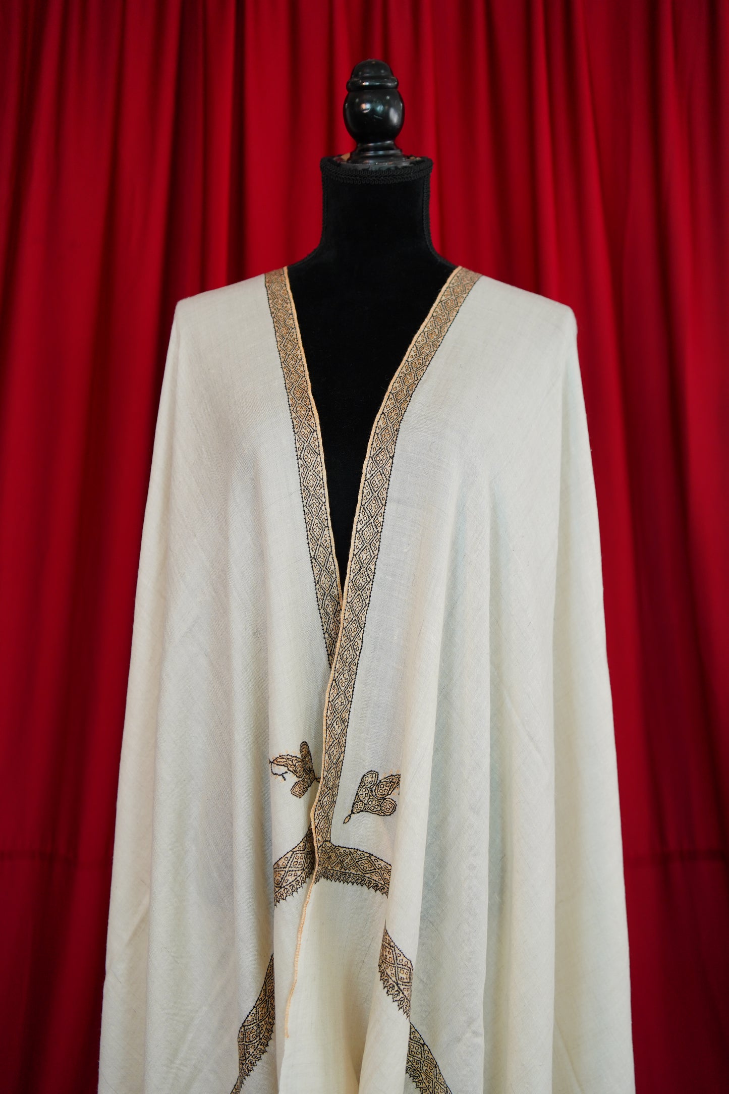 chalk white GI embroidery pashmina shawl 0134