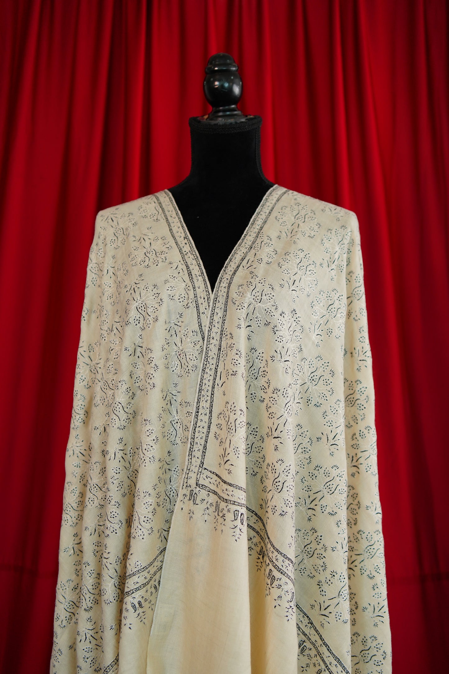 creamy white GI jaali embroidery pashmina shawl 0139