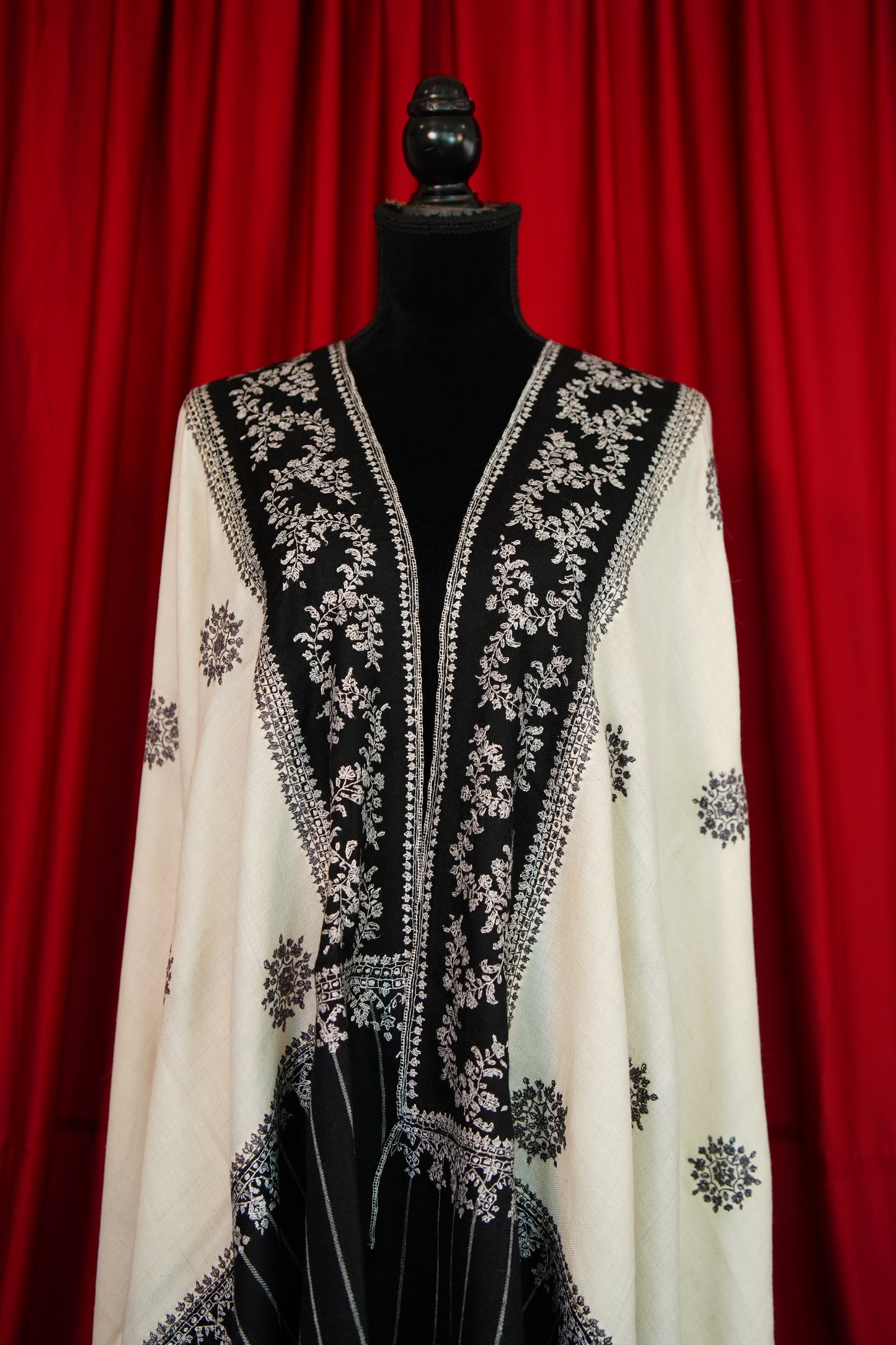 white and black GI butis embroidery pashmina shawl 0195