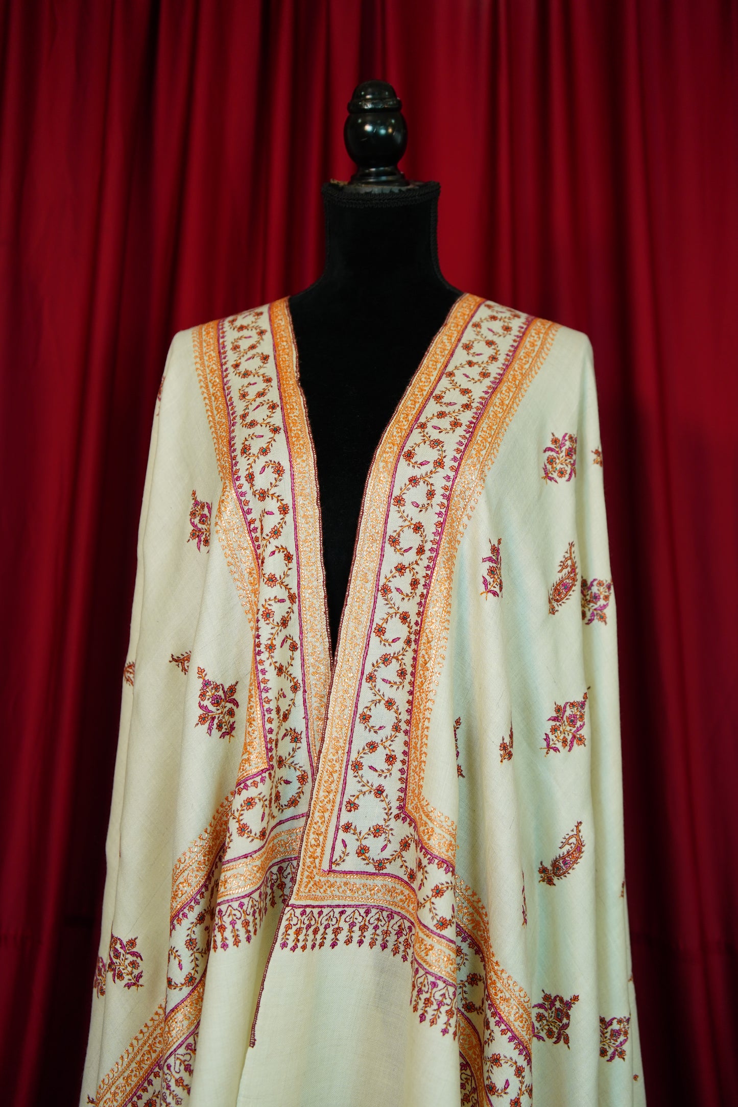 pure white GI butis embroidery pashmina shawl 0202