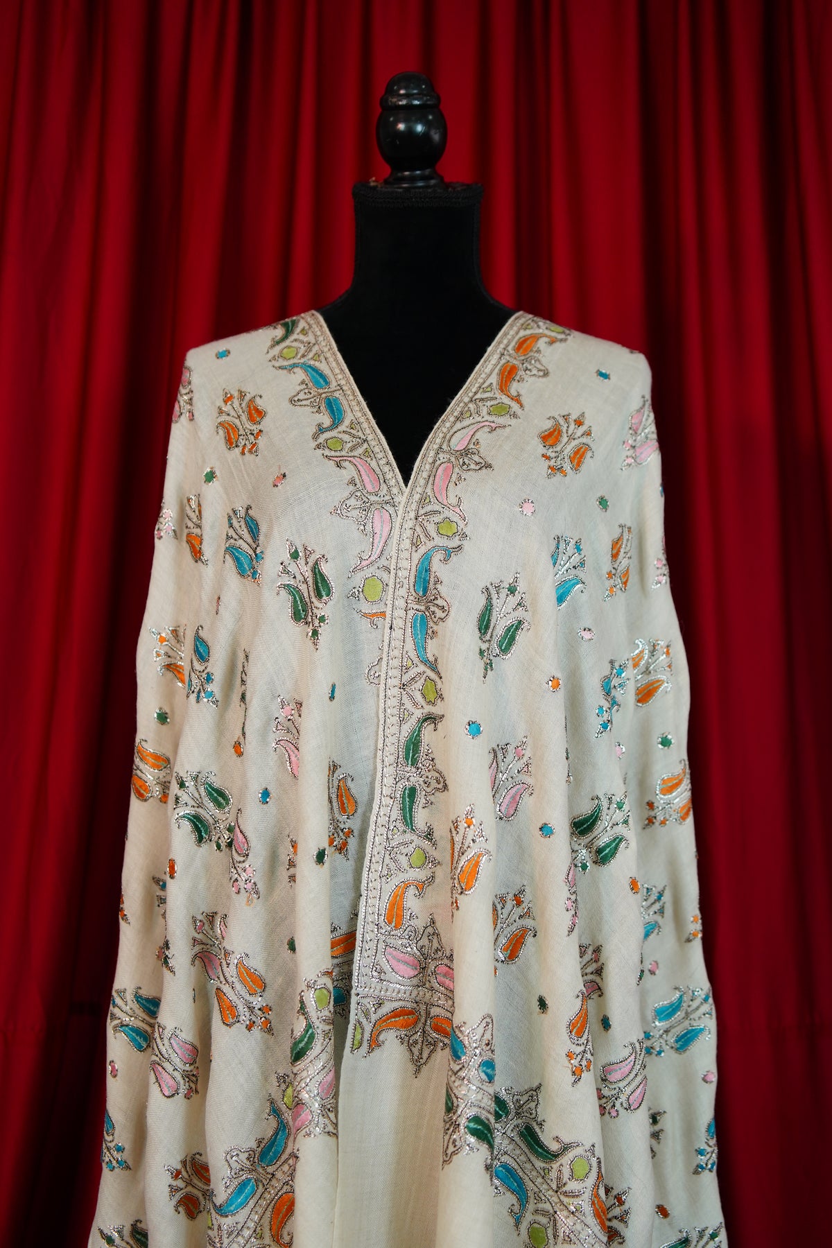 white GI butis tilla embroidery pashmina shawl 0291