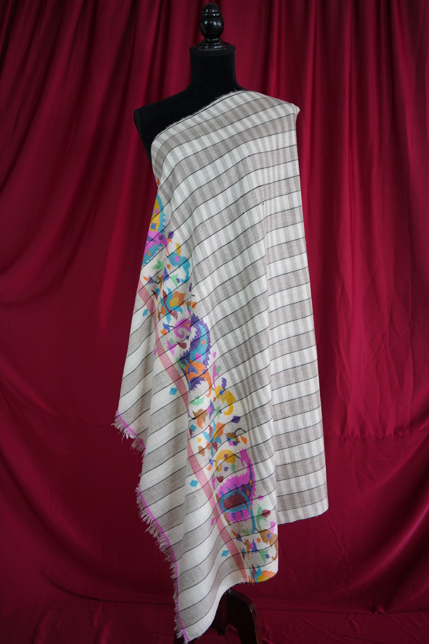 creamy white checked kani palla shawl 9468