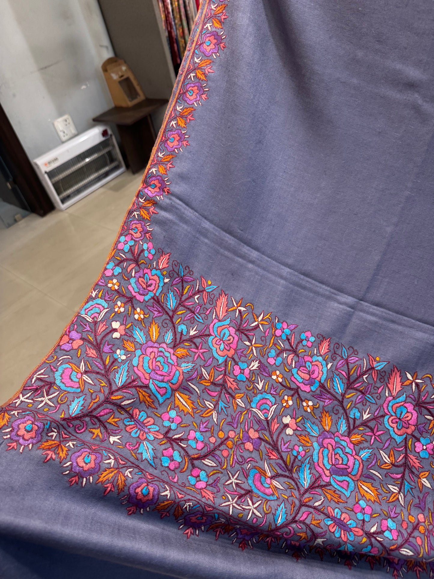 Grey base Papermachie palla sui shawl