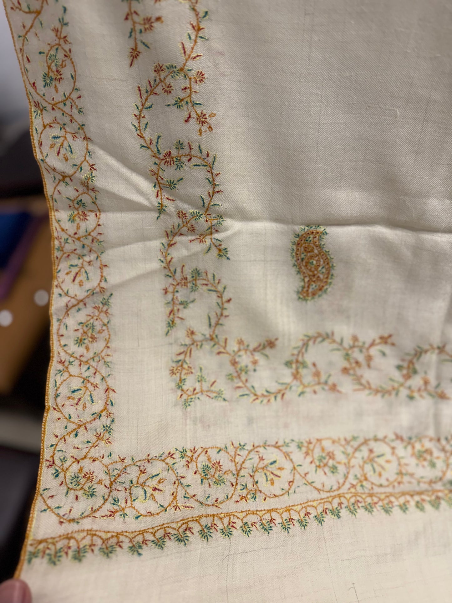 Gi pashmina offwhite embroidery shawl
