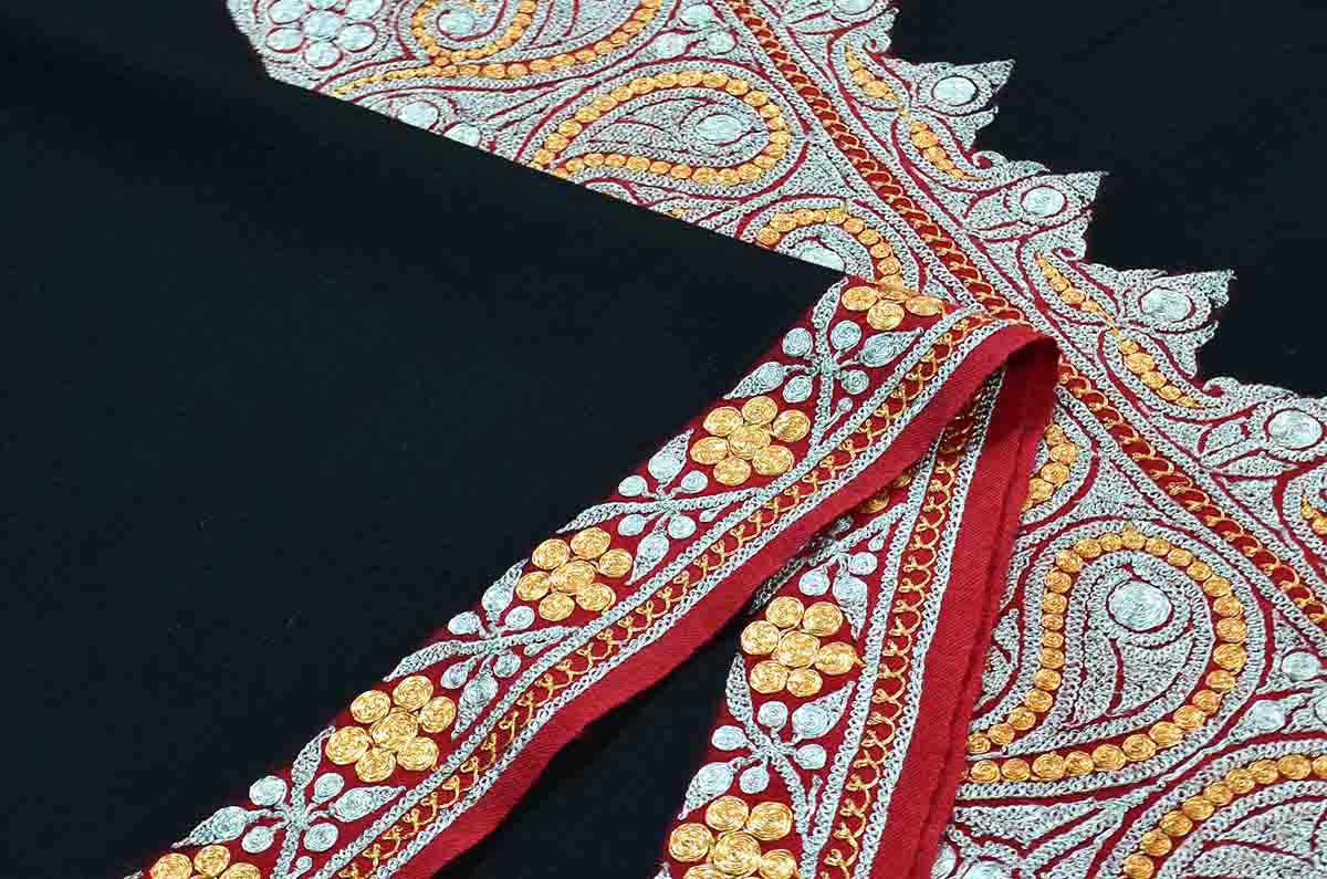 Black shawl with tilla - 4913