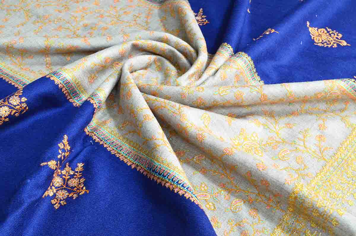 dual-colour emb. shawl - 4971
