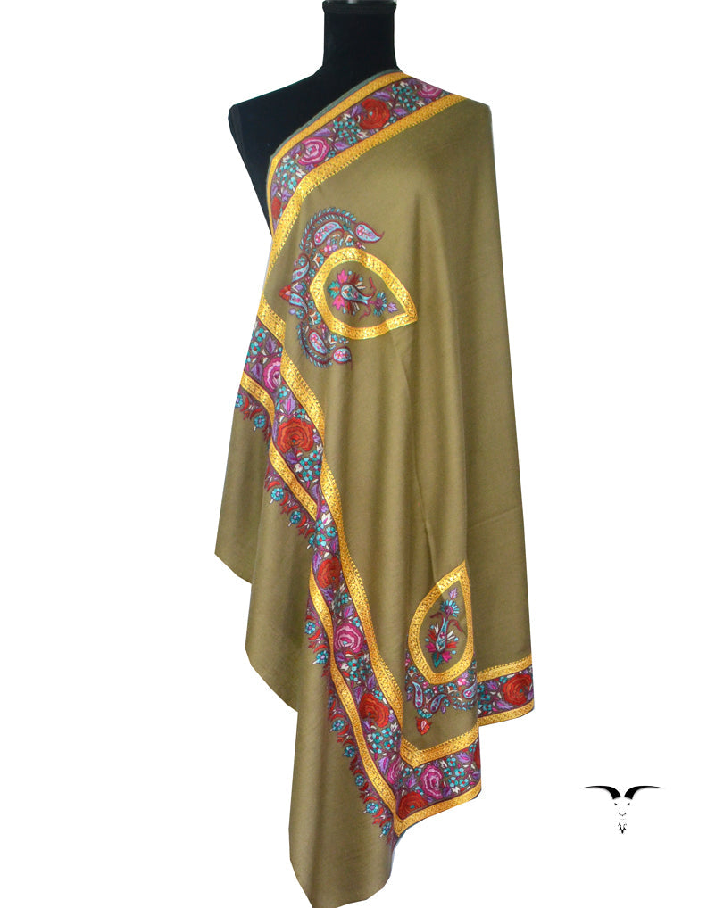 Tila & Emb. Natural shawl5241