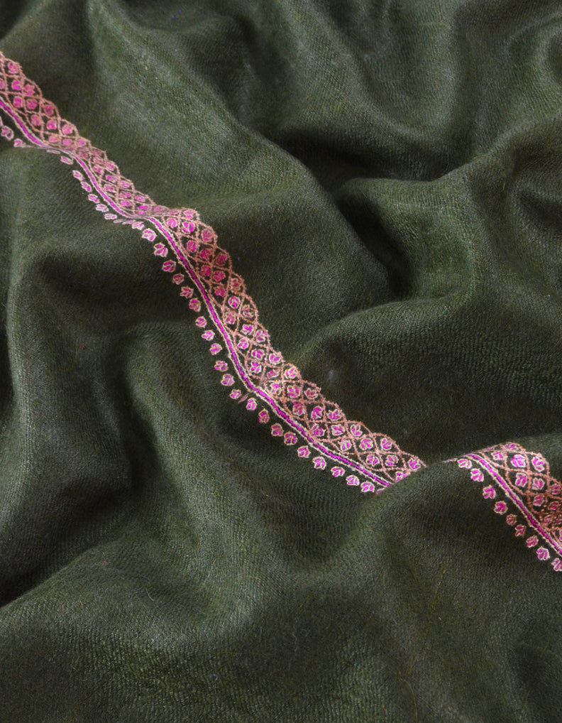 Green embroidered stole 5360