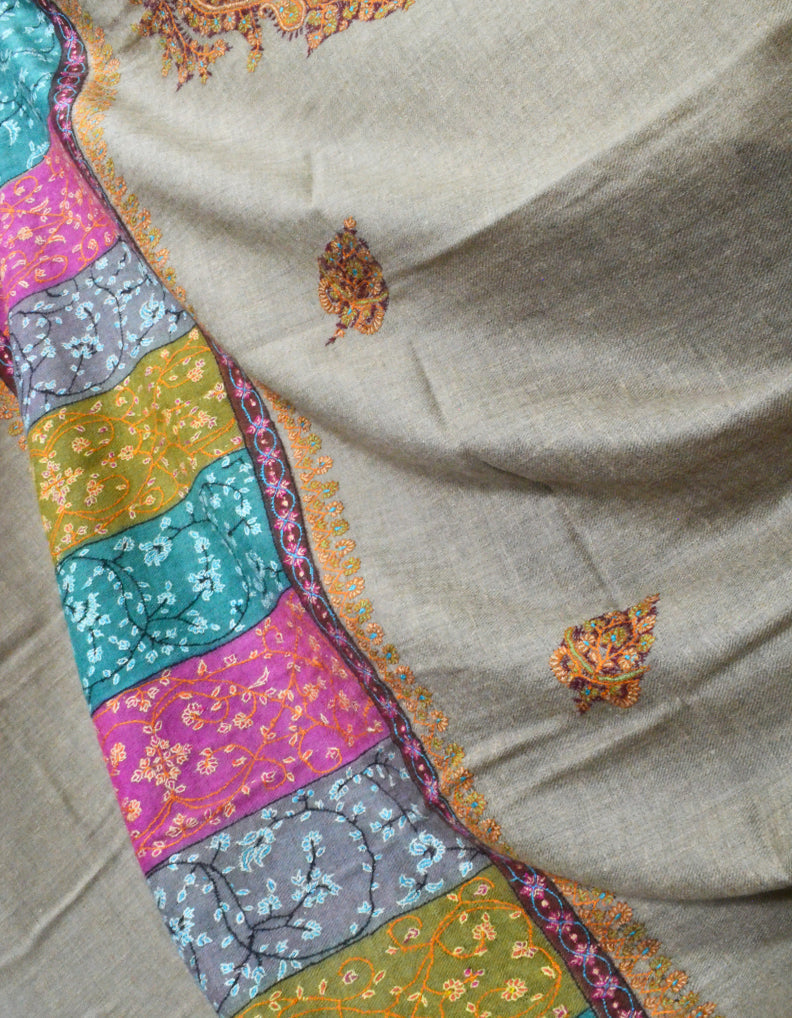 Natural Pashmina With Multicoloured Patch Border & Sozni Work 5699