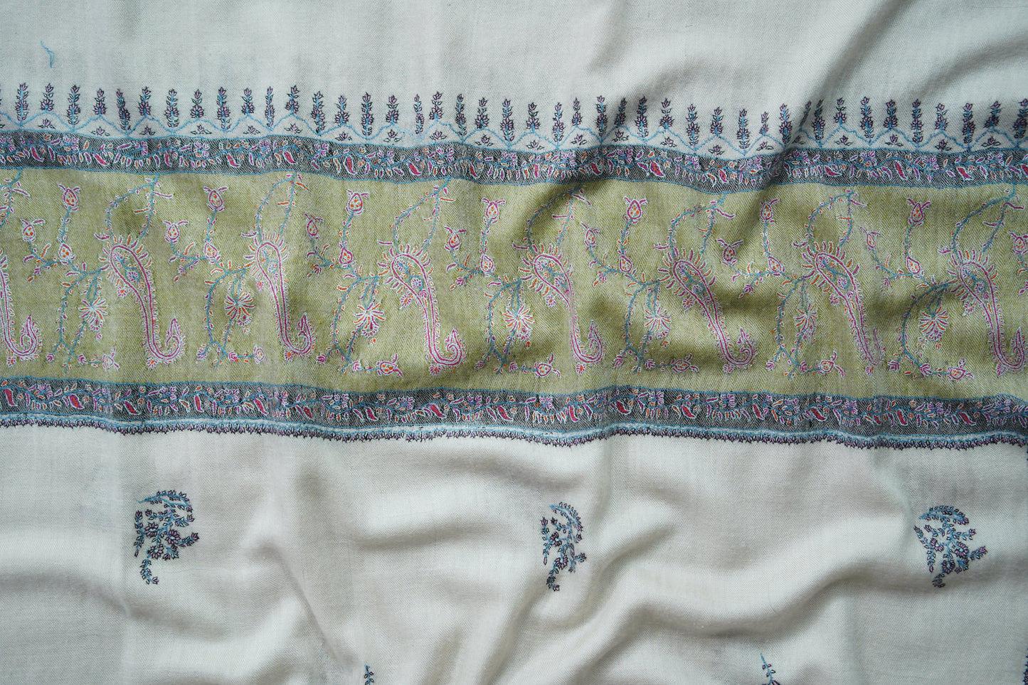 off white butis GI embroidery paahmina shawl 9520