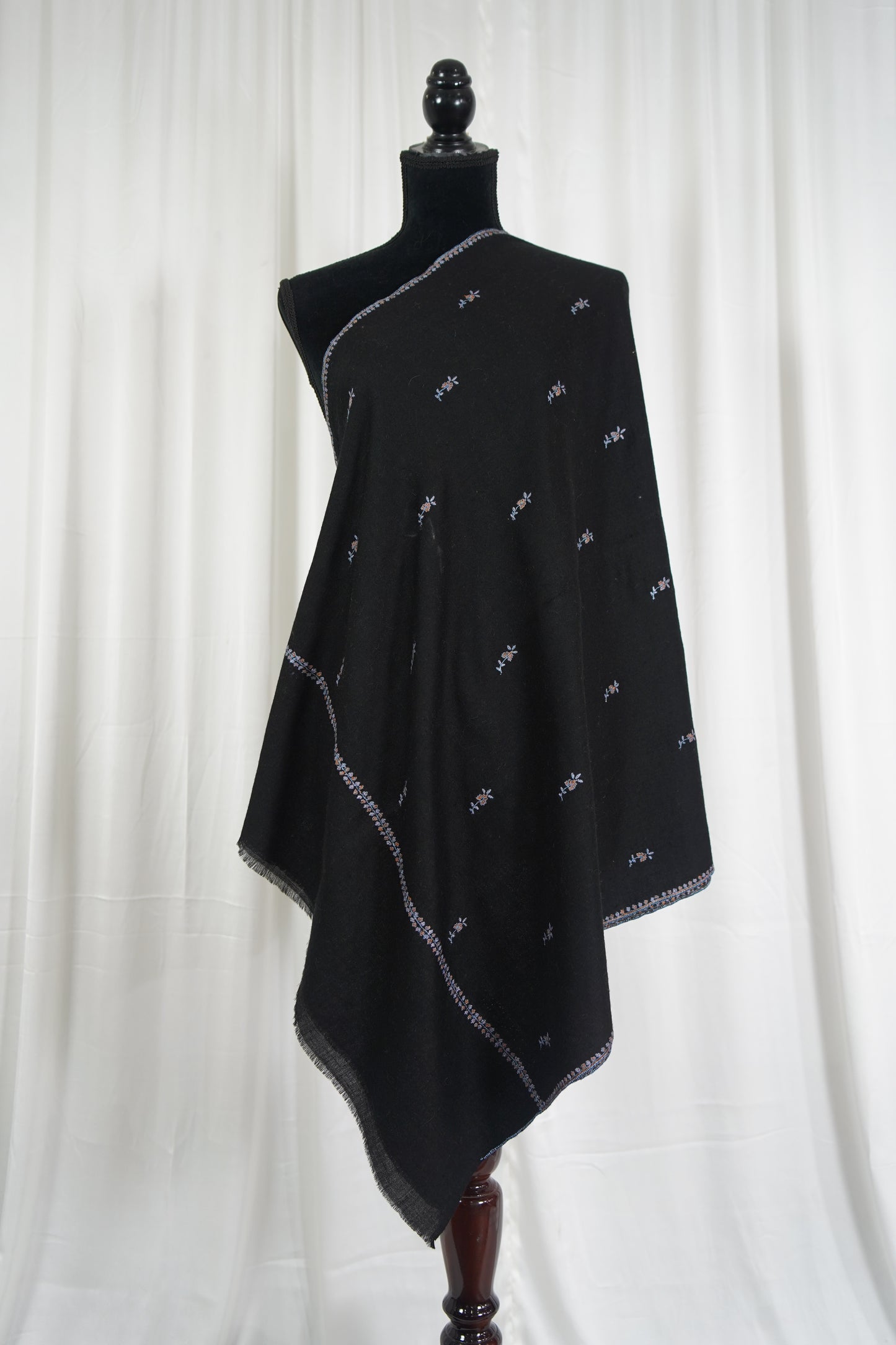 black butis embroidery pashmina stole 9539