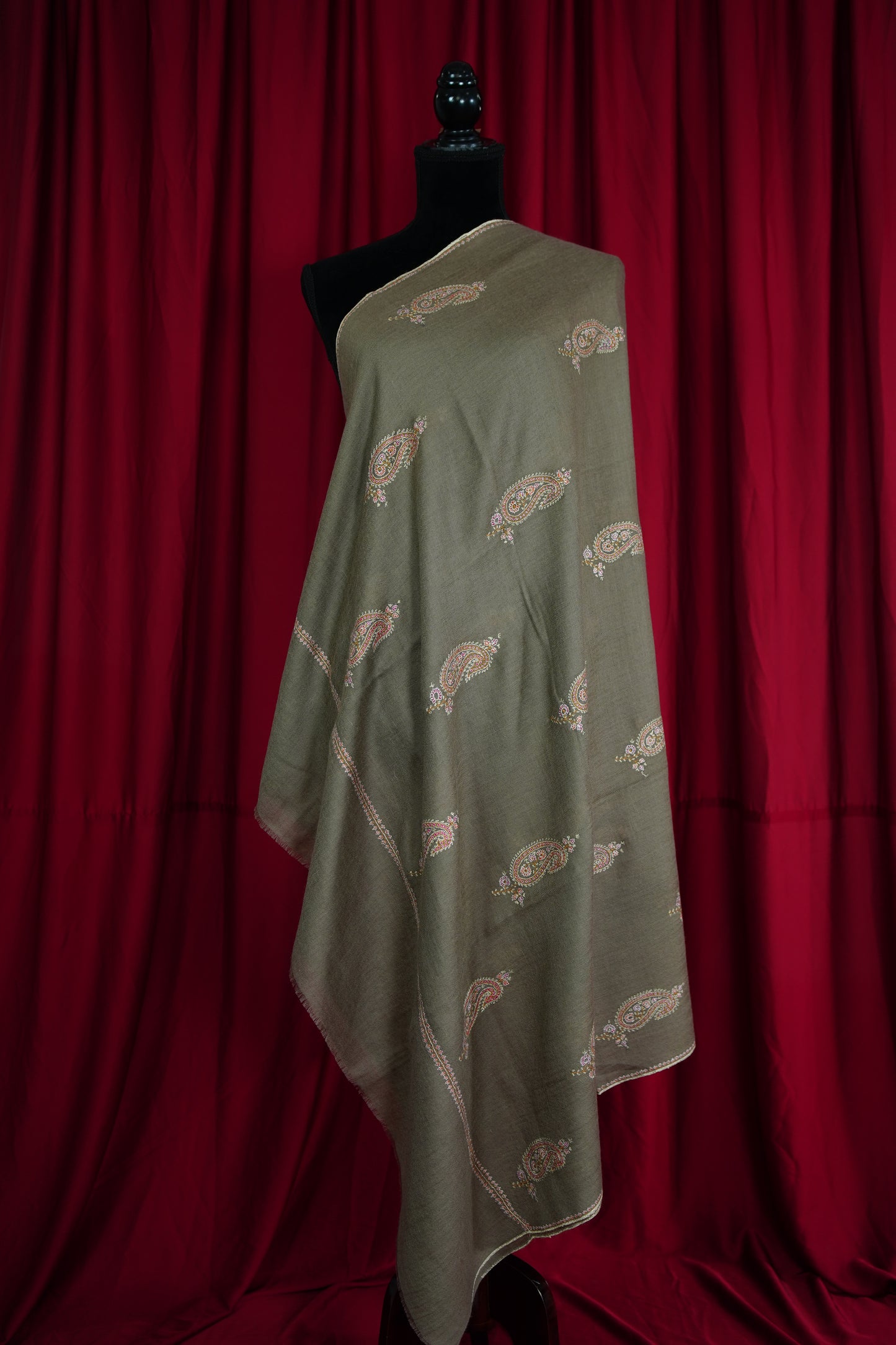 natural butis silk embroidery pashmina shawl 9589