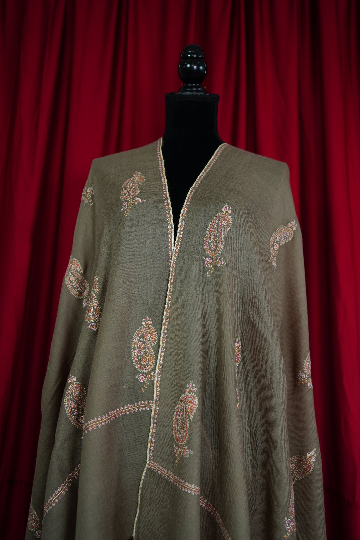 natural butis silk embroidery pashmina shawl 9589