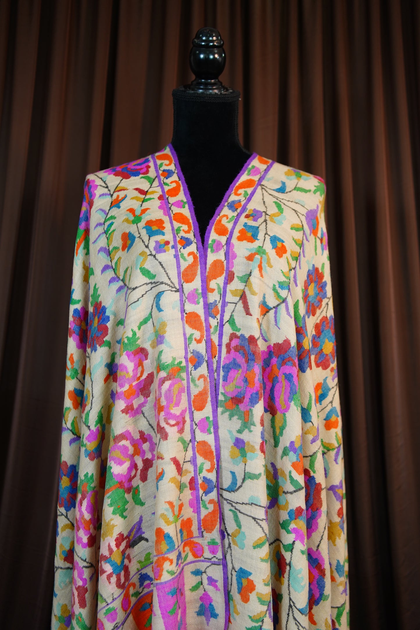 Creamy white multicoloured GI kani jamma pashmina shawl