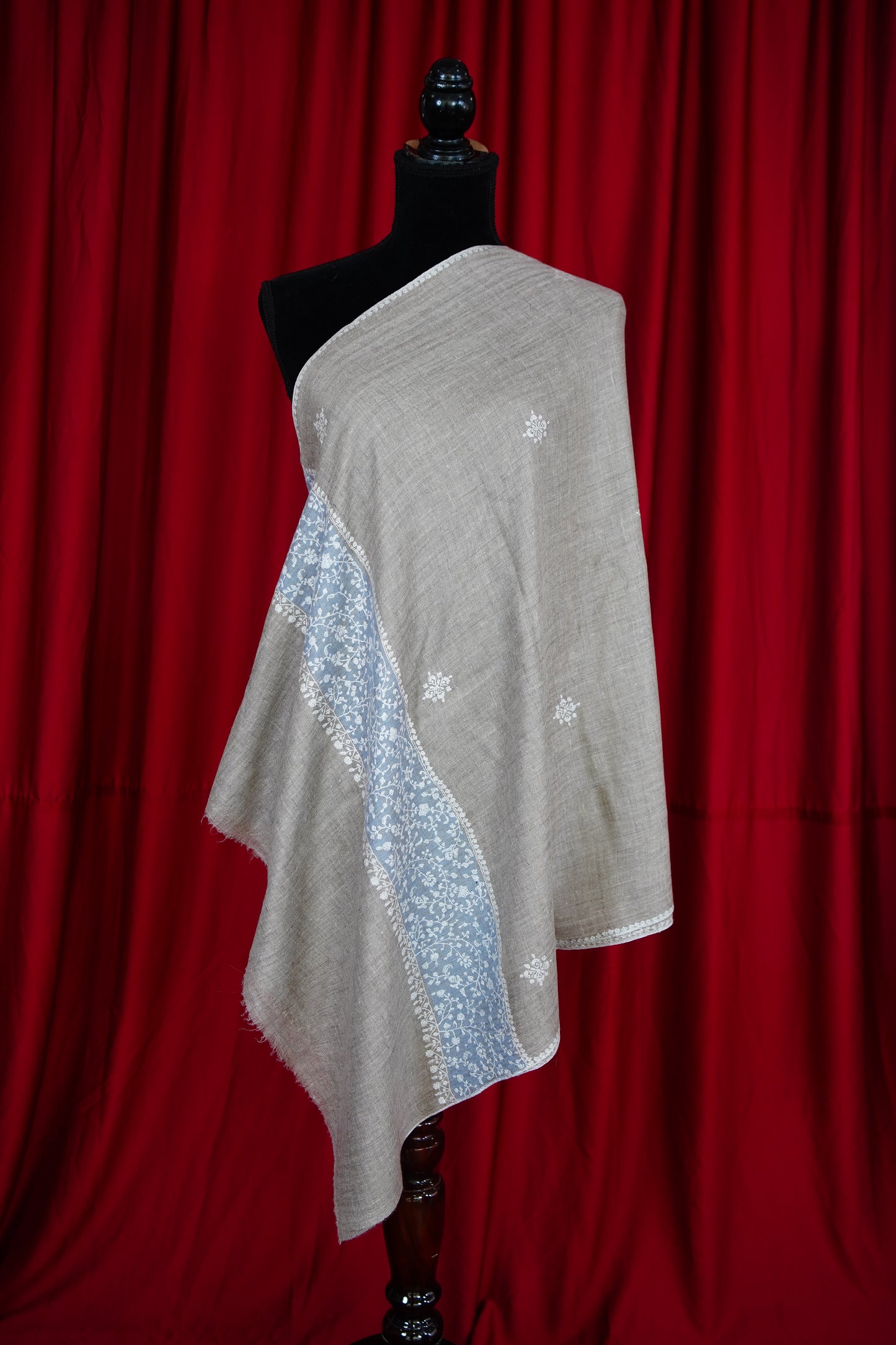 light natural GI butis embroidery pashmina stole 9767