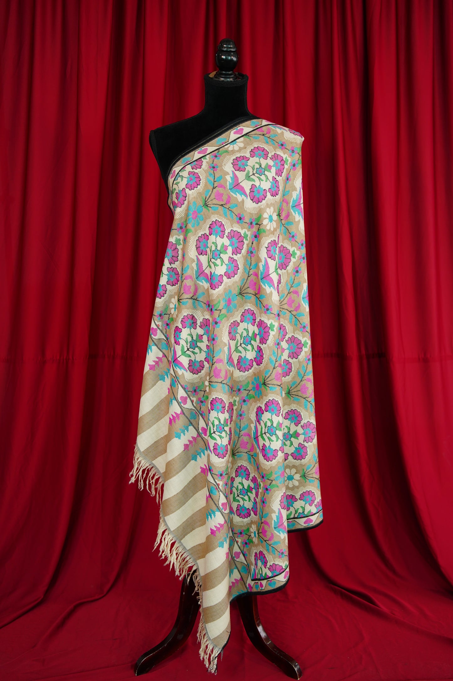 natural and white base kani shawl 9947