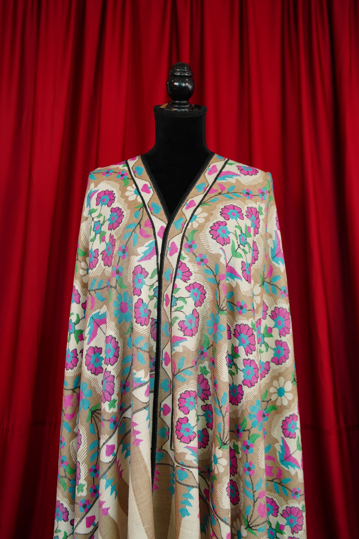 natural and white base kani shawl 9947