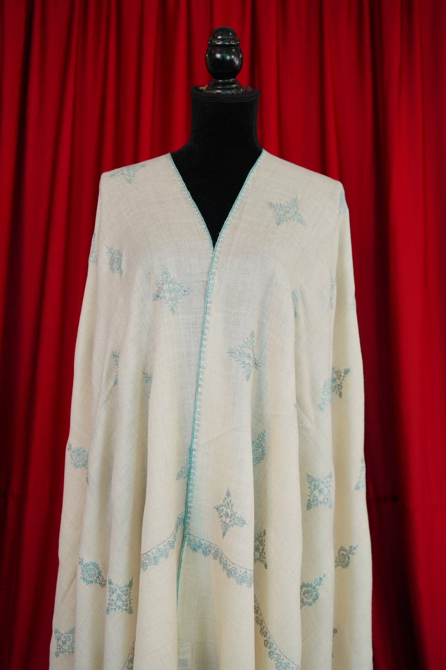 white GI butis embroidery pashmina shawl 9985