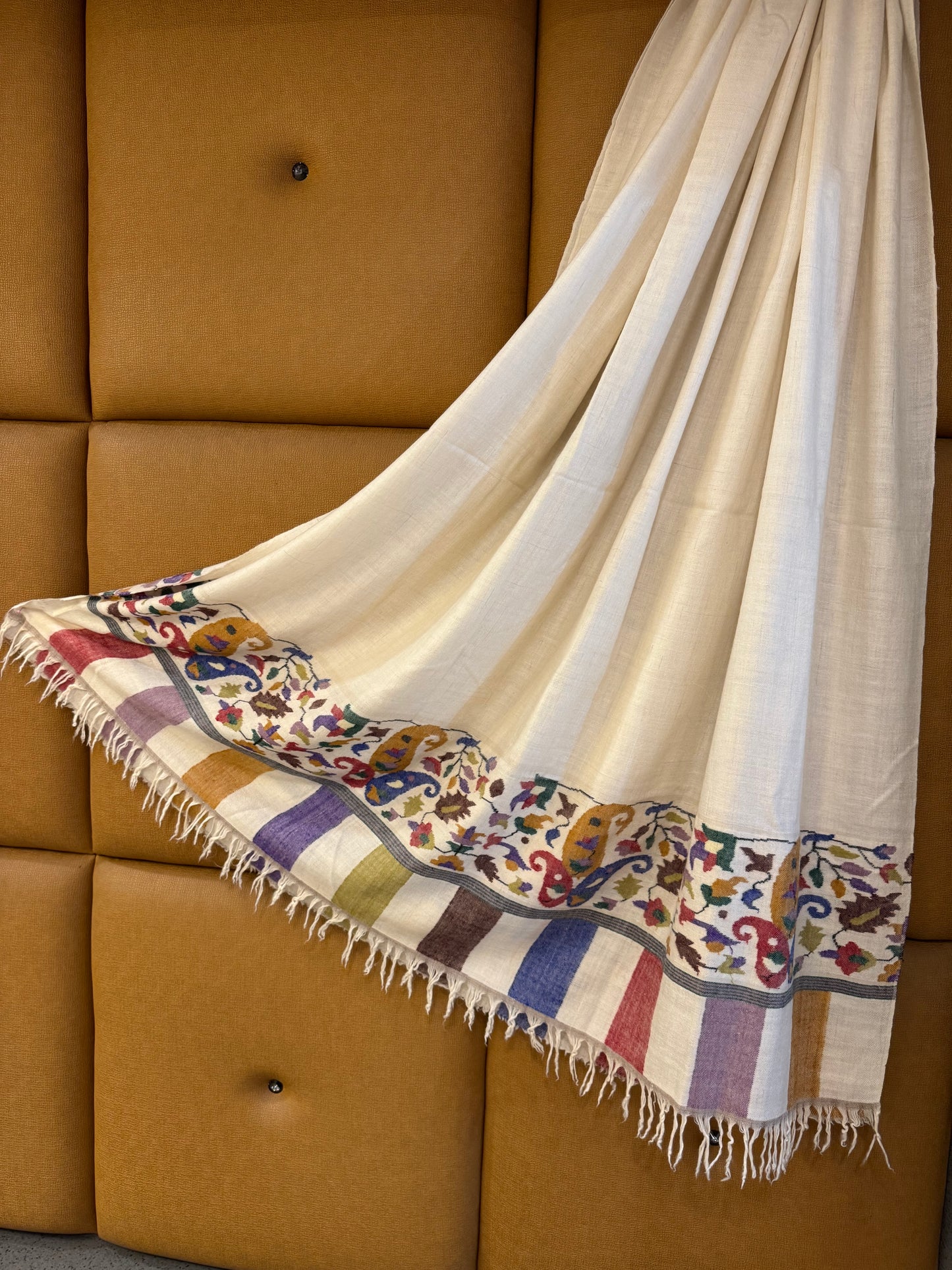 xl size offwhite Gi pashmina shawl