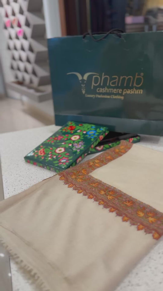 Gi pashmina offwhite Chinar border shawl sui